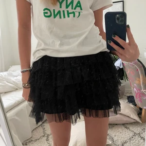 Zara kjol - Säljer min väldigt populära zara kjol i strl 14-16 år! Passar mig som är s/m. Pris kan alltid diskuteras vid snabb affär köpare står för frakt!