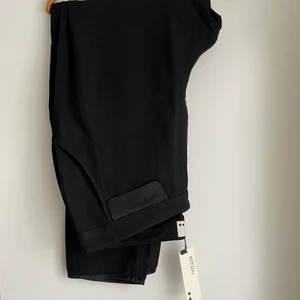 Rützou Byxa - Byxa från Rützou som påminner lite om harembyxor i formen. Aldrig använt pga byxan inte längre passar i storlek. Köptes i Norge därför kunde inte byta. 