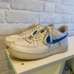 Nike Air Force 1 - Nike air force 1 i storlek 41, ca 1 år gammal