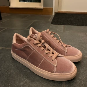 Dondup  - Rosa dondup skor i sammet, helt oanvända❤️