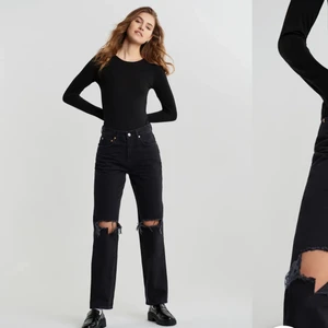 90s high waisted jeans - 90s high waisted jeans från Gina tricot. jeans utan stretch med slitna detaljer på knäna. Jeansen är svarta och raka. Jeansen är gjorda av denim och har en hög midja, byxben med en fulllängd och fickor både fram och bak. Använda några fåtal gånger. Säljer pga jag inte tycker att jag själv är fin i dom längre. Nypris 599kr säljer för 400kr. Ingen aning vad frakten blir men kan kolla upp det om någon är intresserad.