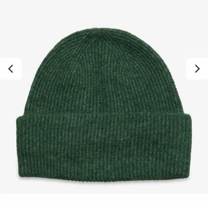 Samsøe Samsøe mössa - Mössa som är iprincip helt ny, köpt för cirka ett år sen och använd kanske 5 gånger. Nypris 399