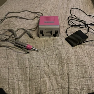 Elfil naglar  - Elfil ganska ny och i bra skick allt fungerar samt allt är med. 