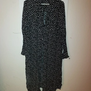 Skjortklänning  - Aldrig använd, fick den av mamma som köpt den men som inte passa i den, jag själv använder den aldrig. 