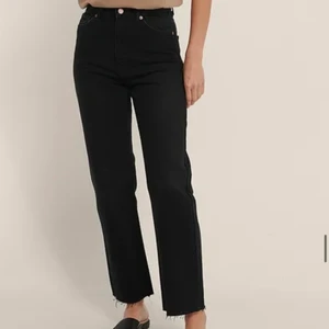 Jeans ”ekologiska raka” från nakd - Säljer mina jeans från nakd då dom är för stora på mig! Nypris 399:-