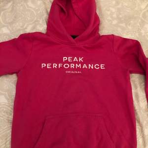 Oanvänd hoodie Peak Performance i storlek 150