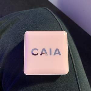 Caia blush i färgen ”pink lemonade”!! fick hem idag och hade råkat beställa helt fel färg, den e ENDAST testad! Originalförpackning kvar, 160kr INKL frakt!