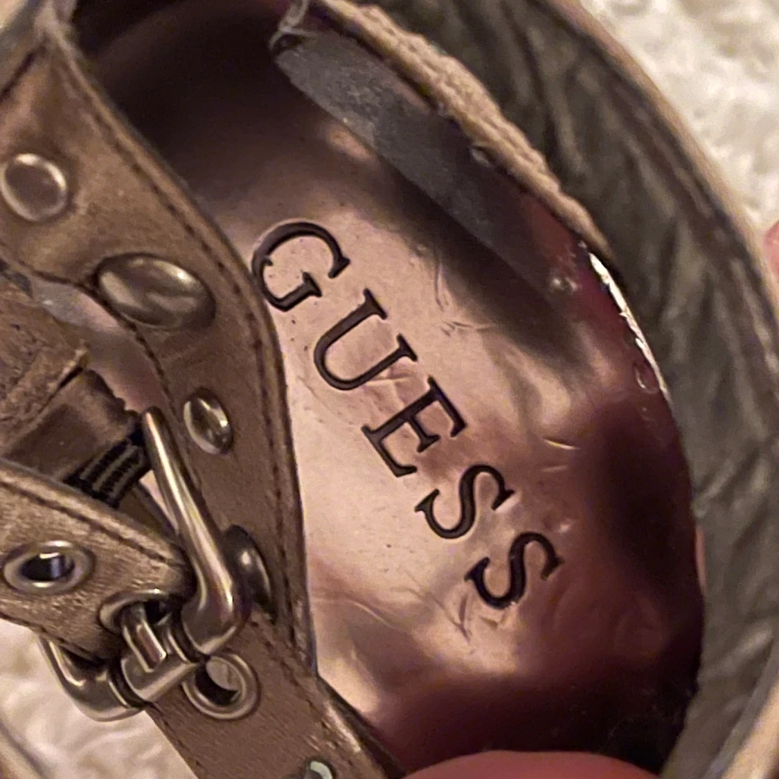 Guess oanvända sandaletter stl39 - 90