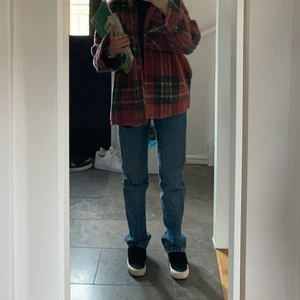 Jeans Zara Full length straight - Hyfsat nya och fortfarande väldigt bra skick. Jättefin passform. Snygg jeansfärg.