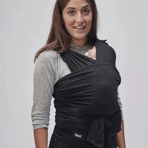 Najell wrap bärsjal - En jättefin och mysig bärsjal från Najell, superenkel att ta på sig, precis som en t-shirt. storlek M/L i svart (lånade bilder)