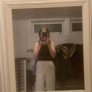 Kostymbyxor - Säljer kostymbyxor från Nelly. De är köpta för 2 år sen men knappt använda. Säljer då jag har ett par till, frakt ingår ej. De är lite genomskinliga