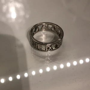 Ring  - Ring med typ romerska siffror, köpt för 65kr💘 betalning via swish