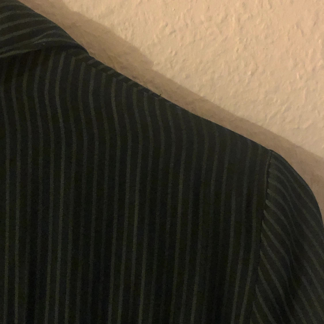 Randig mörkgrön skjorta - 90