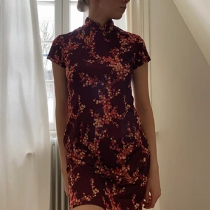 🧡🤎😍 - super duper fin o söt brun klänning med orangea blommor😍🧡🤎 💗 vintage!!