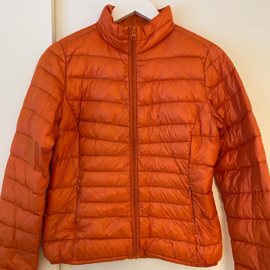 Orange lättviktsdunjacka - 90