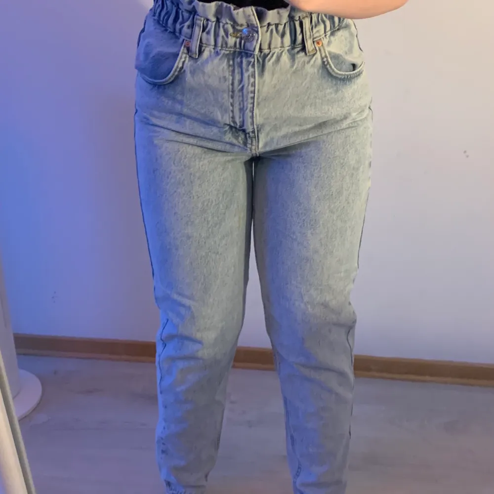 Ginatricot jeans (finns fortfarande i butik för 549 kr)  Storlek 36 Oanvända  Köparen står för frakten på 59 kr Betalning sker via swish. Jeans & Byxor.