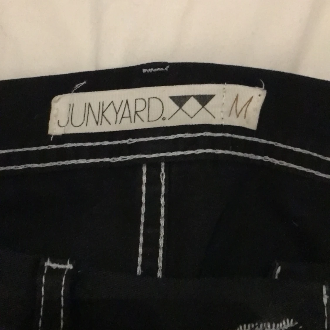 Svarta byxor med vit söm - 91