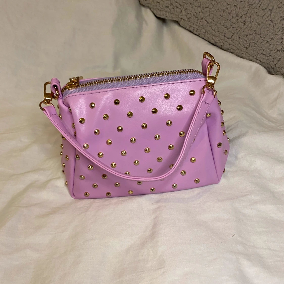 Söt liten lila väska med studs - 90