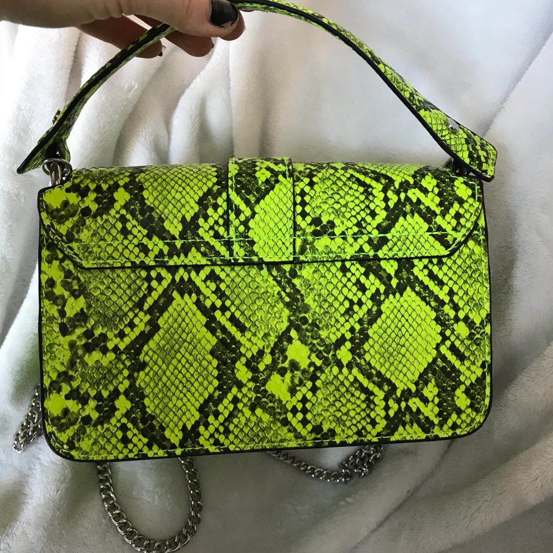 Neongrön väska från Zara - 90