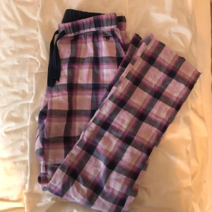 Pyjamasbyxor - Mysiga pyjamasbyxor, lite lätt noppriga men utöver det i mycket bra sick