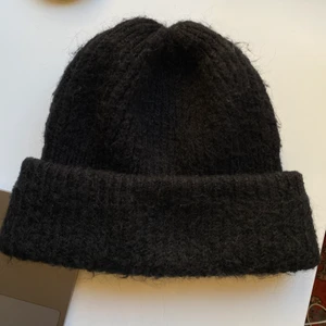 Samsoe samsoe mössa - Superfin mössa i ull från Samsoe Samsoe, modellen heter Banky hat.