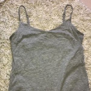 Linnen - Fina linnen perfekta till sommaren🤩. Grå, Rosa, Mörk grön och svart. Ser helt oanvända ut eftersom ja inte använt dom alls mycket. 1 för 10 eller alla för 35 + frakt.