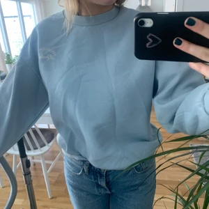 Tröja från Gina  - Nypris 250kr säljer för 120kr + frakt . Andvönt 2-3 gånger . Jätte skönt material.