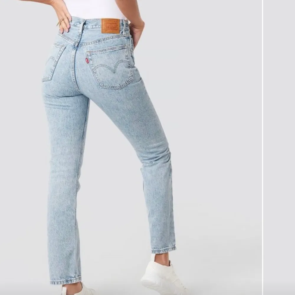 Sparsamt använda Levis jeans i modellen 501. Orginalpris 1100 kr. Jeans & Byxor.