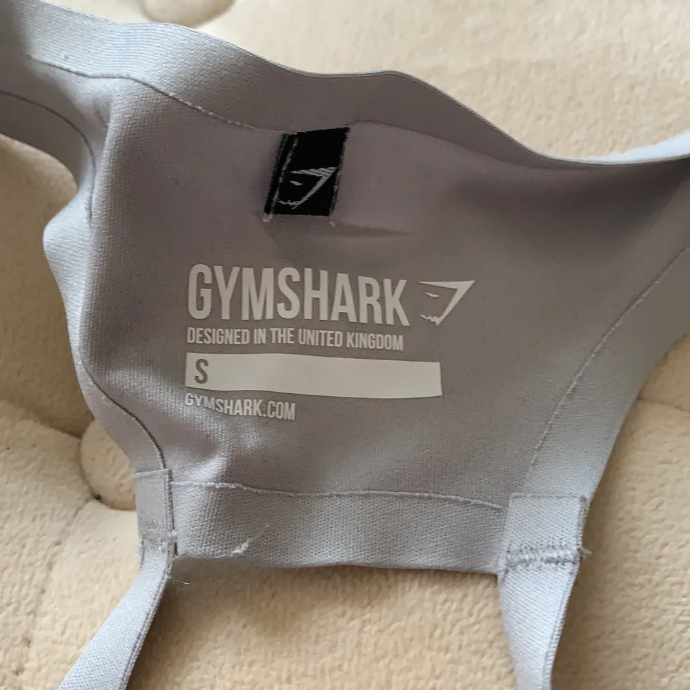 Säljer ett Gymshark linne i storlek S, använt kanske 2 gånger Max . Toppar.