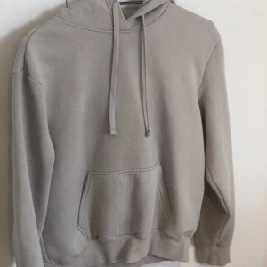 Hoodie H&M - I bra skick och nästan helt oanvänd💗