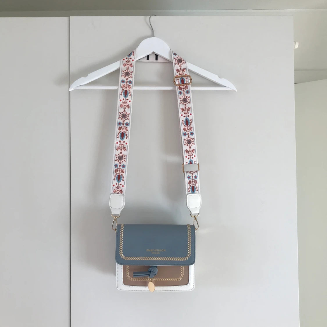 Liten blå och beige väska - 90