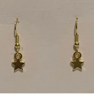Guld stjärn örhängen - Egengjorda örhängen