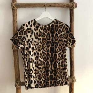 Mönstrad topp - Helt ny 🙂