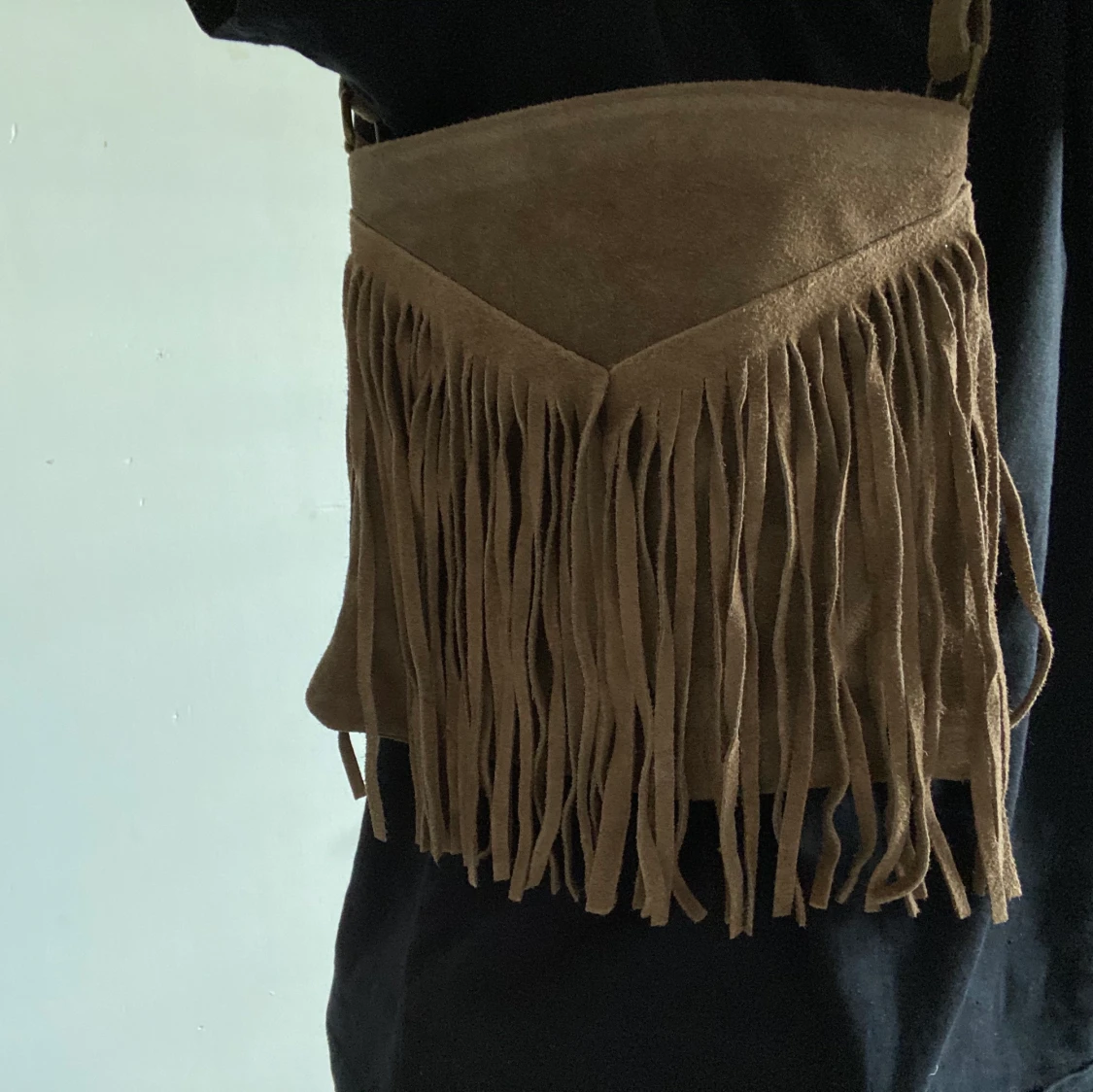 Brun axelbandsväska med fransar - 91