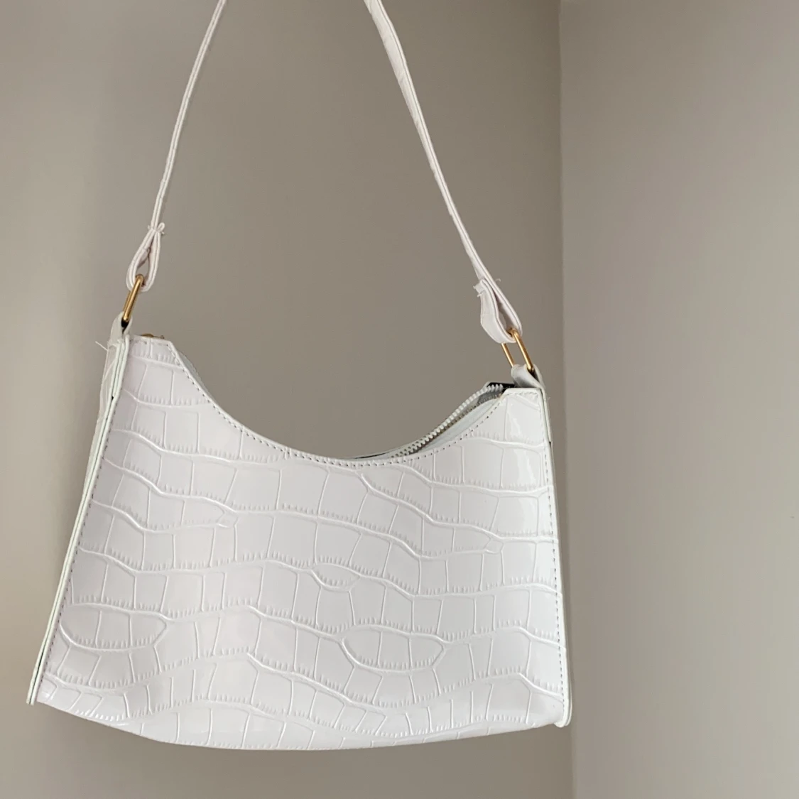 SUPERSÖT AXELVÄSKA