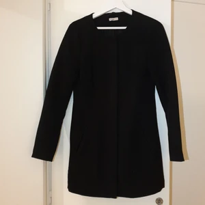 Svart Kappa - Svart kappa för vår och höstanvändning