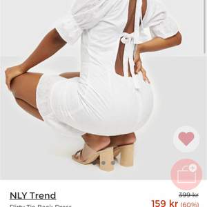 Studentklänning från Nelly och märket ”NLY Trend” säljes. Helt ny med lappar kvar, storlek 36 och en i storlek 38. Endast prövad. Nypris 399kr men säljer för 150kr/styck. 