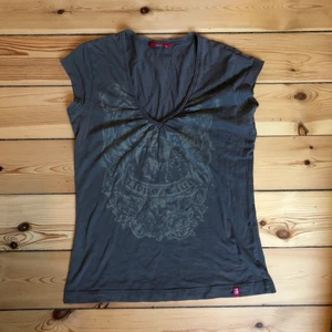 Esprit tröja - Så fin tröja från esprit med häftigt tryck🤪 Stirlek xs, passar också s. Inga defekter, frakt 48kr