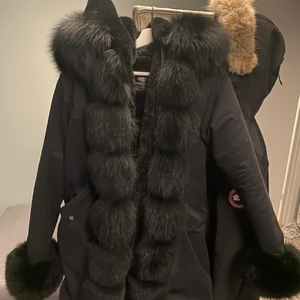 Garoff parkas jacka äkta päls svart  - Storlek S/M. Fräsch, inte sliten 