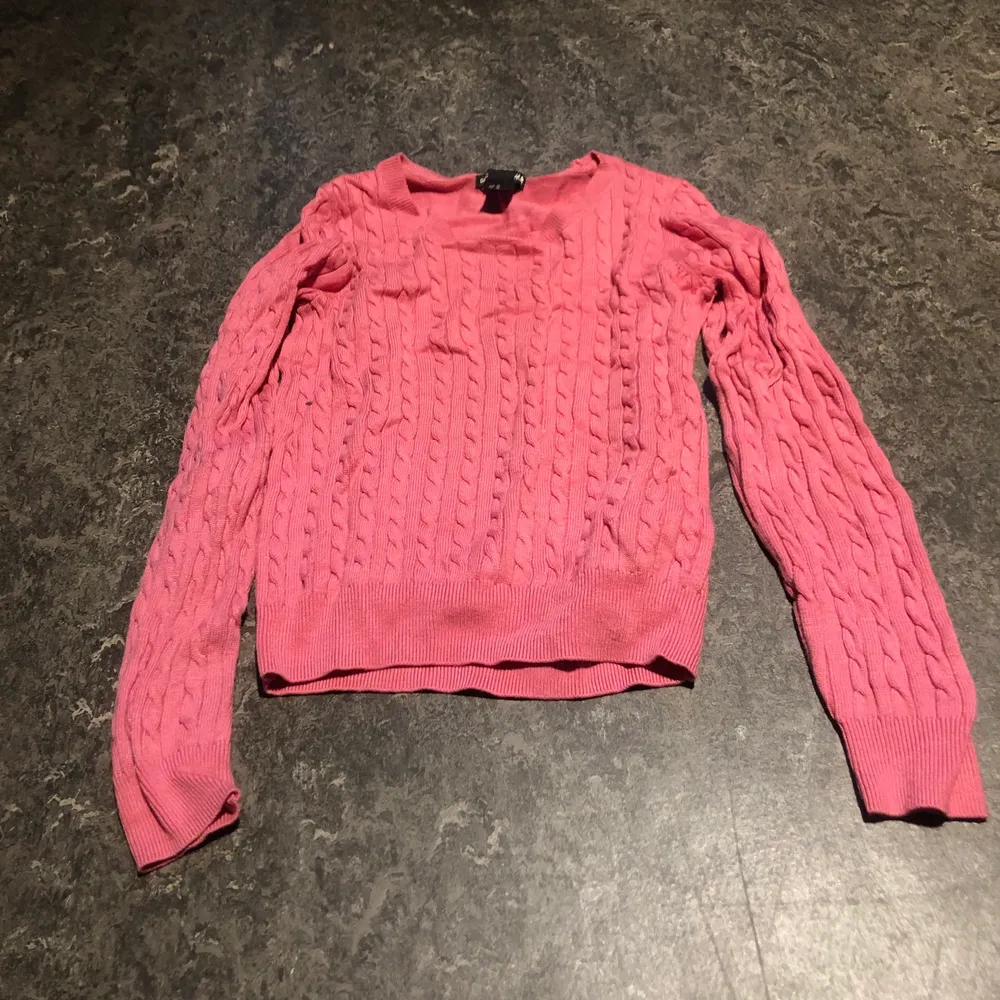Rosa tröja H&M en allround tröja på höst/vinter bh till och vår/sommar utan bh.. Tröjor & Koftor.