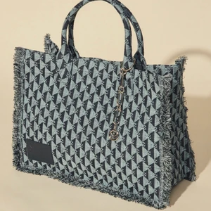 Söker: Sandro tote bag  - Köper väldigt gärna din Sandro Tote Bag om du har en och vill sälja. 