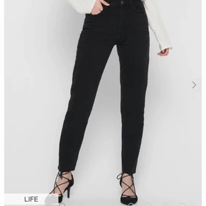 Svarta raka jeans - Säljer dessa jeans från Only då jag ej använder dem längre☺️