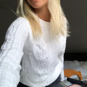 Vit stickad tröja - Jättefin vit stickad tröja från boomerang. Nyskick💖