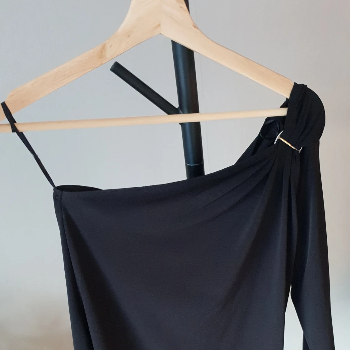 Tröja oneshoulder.. Strl S