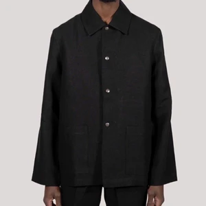 Svart linne overshirt/kavaj - Diemonde - Oanvänd Diemonde black linen overshirt säljes på grund av för liten storlek. Fortfarande i förpackning.  Nypris - 2000kr