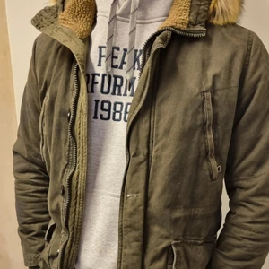 Vinterjacka millitärgrön, från Blend, Large - Snygg jacka från Blend, knappt använd. Finns fler bilder vid begäran