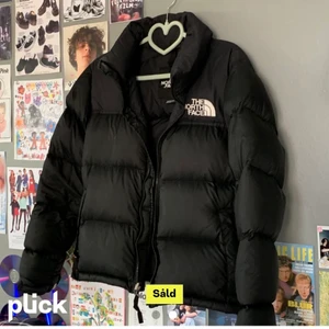 The north face  - Snygg north face jacka i nyskick! Säljer inte under 2000. Strl xs men funkar även som s. Lånade bilder! Skriv privat för fler bilder