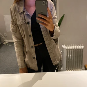 Oddmolly jacka  - Väldigt fint skick, inget som är trasigt. Strl 1 motsvarande xs/s! 