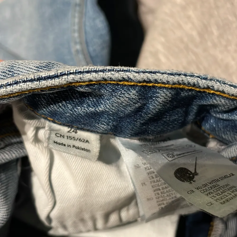 Ljusa jeans från Monki. Fint anvönt skick.. Jeans & Byxor.