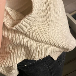 Skön tröja - Faller mig inte i smaken, ganska basic men ändå riktigt skön! Frakt står köparn för